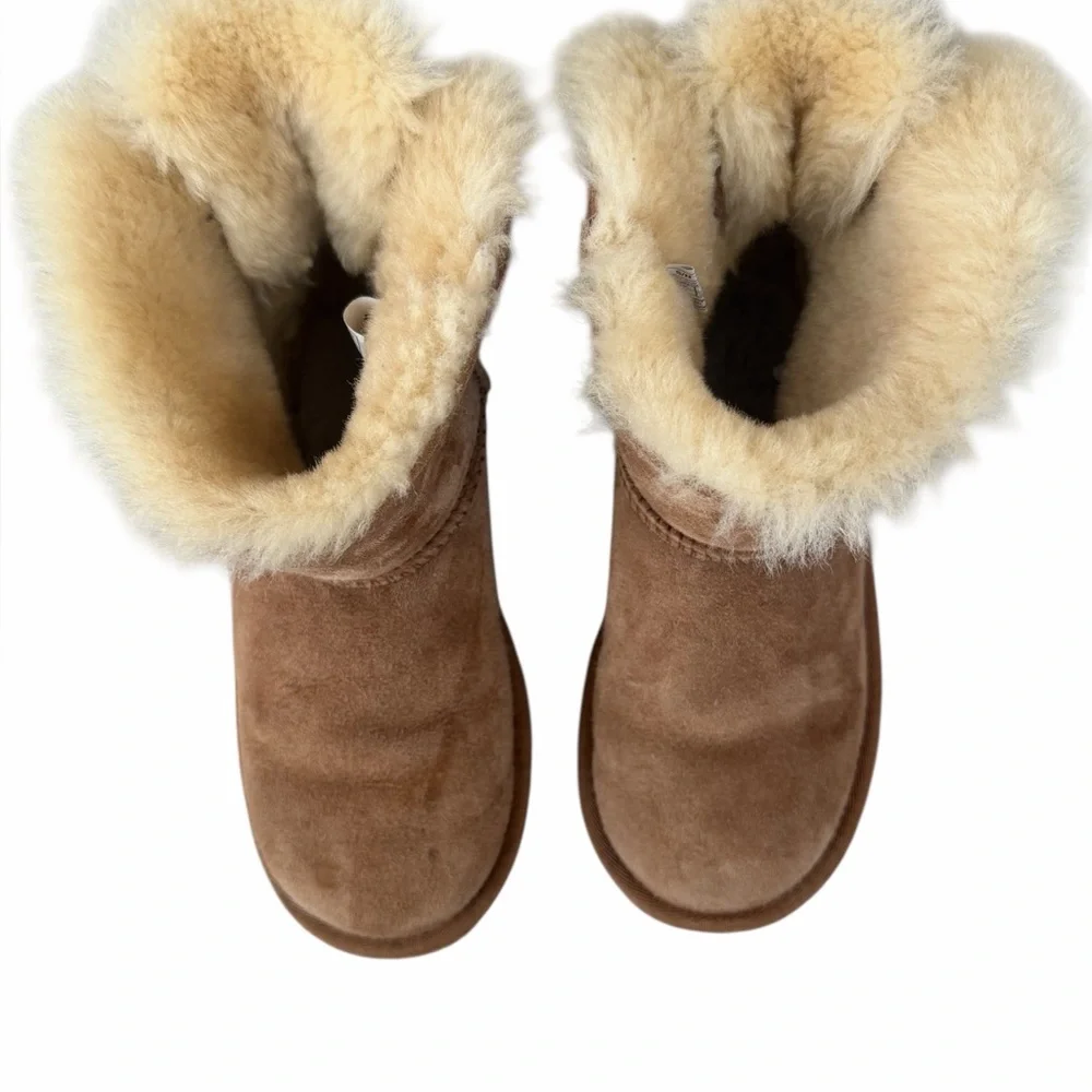 UGG Mini Bailey Bow II Winter Boots Chestnut‎ Kids Size 2